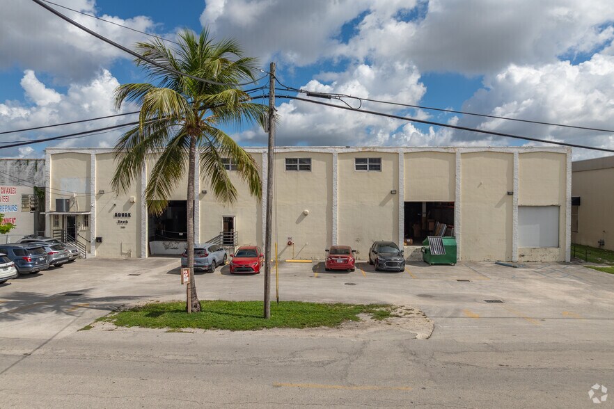 More Photos Of 9869 NW 79th Ave, Medley Warehouse For Lease