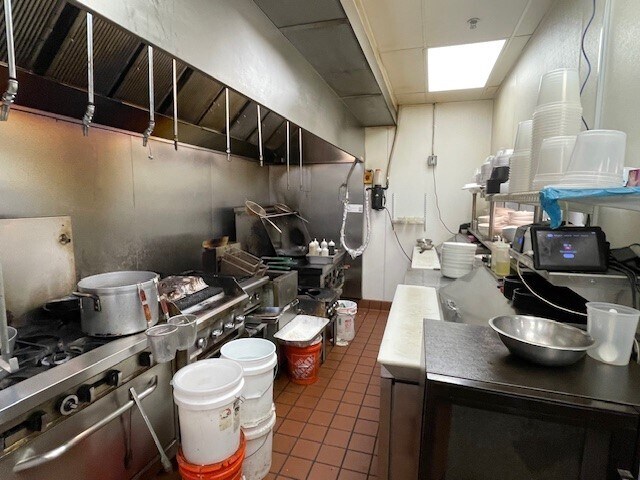 More Photos Of 11712 Ulysses St NE, Blaine Freestanding For Lease