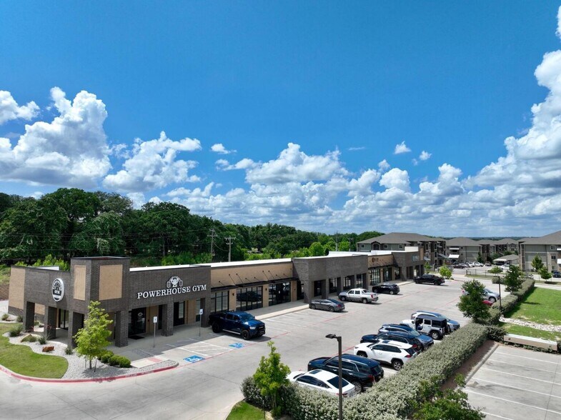 More Photos Of 1801 Fort Worth Hwy, Weatherford Storefront Retail Office For Lease