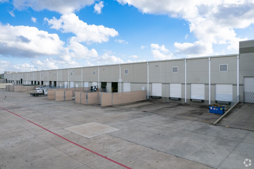 More Photos Of 10803 Vinecrest Dr, Houston Unknown For Lease