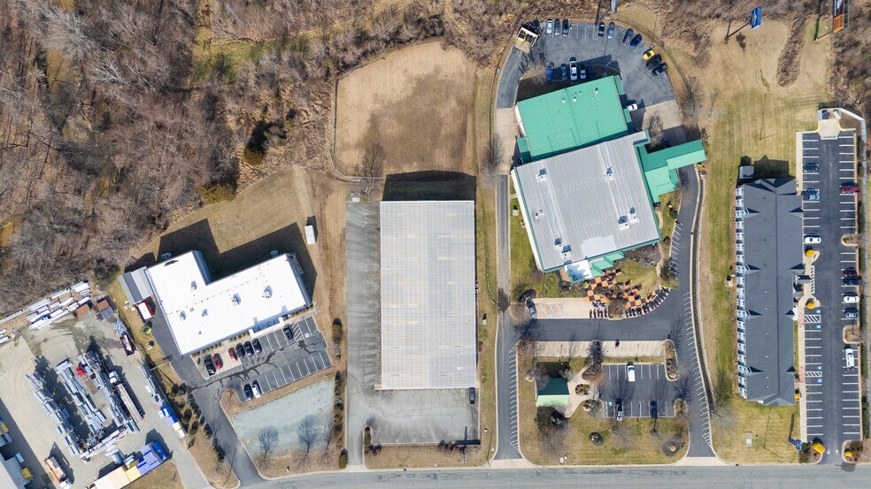 More Photos Of 2233 W Hanford Rd, Burlington Freestanding For Sale