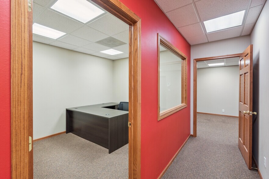 More Photos Of 101 E Linn St, Marshalltown Office For Sale