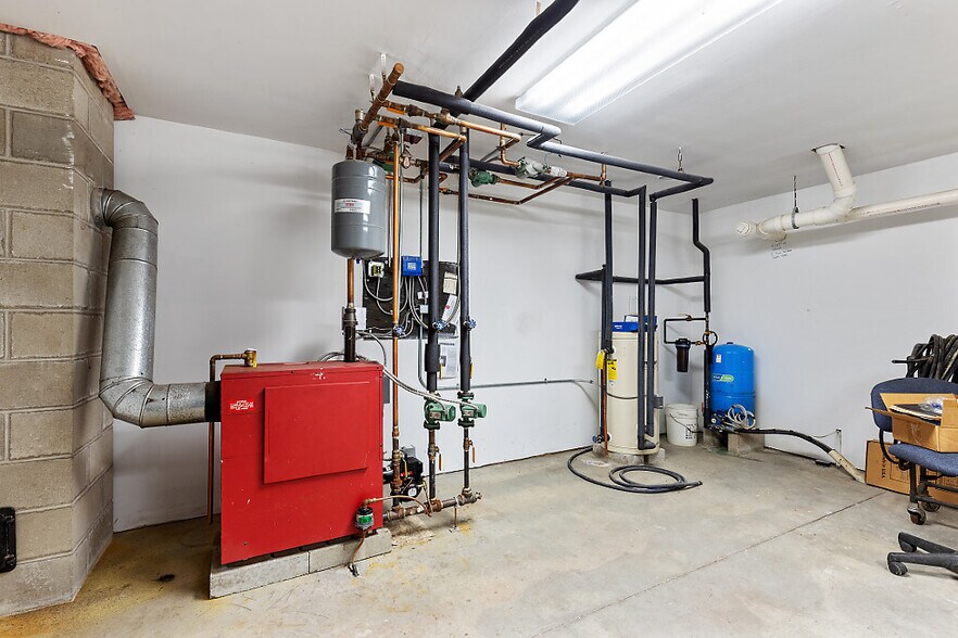 More Photos Of 525 Eastern Ave, Augusta Office For Sale