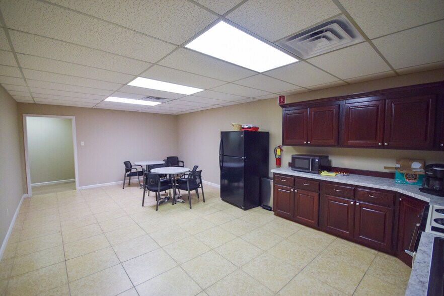 More Photos Of 137 Shadow Oaks Dr, North Little Rock Office For Sale