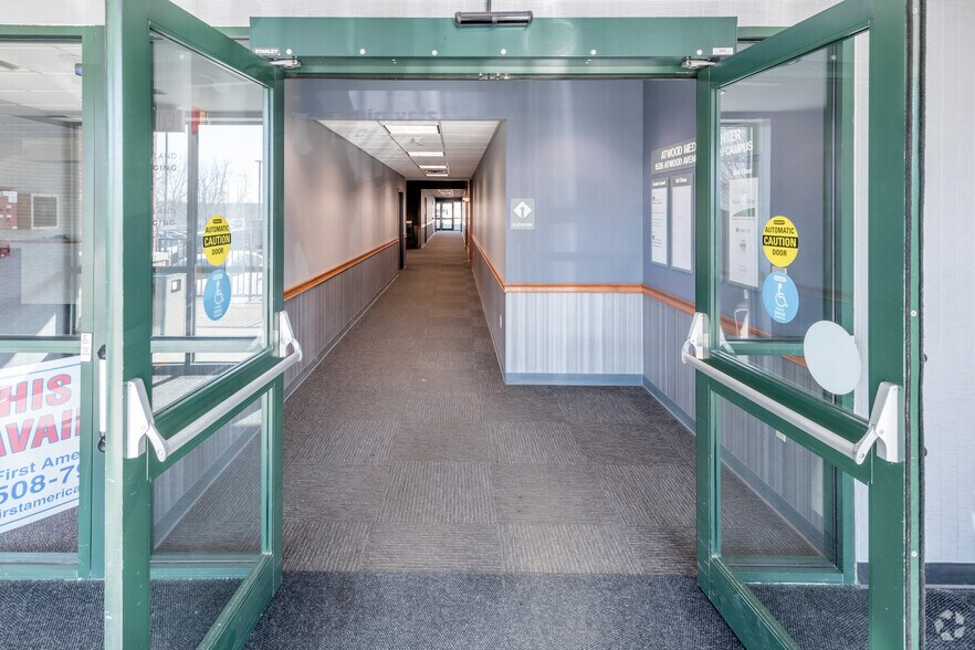 More Photos Of 1526 Atwood Ave, Johnston Medical For Lease