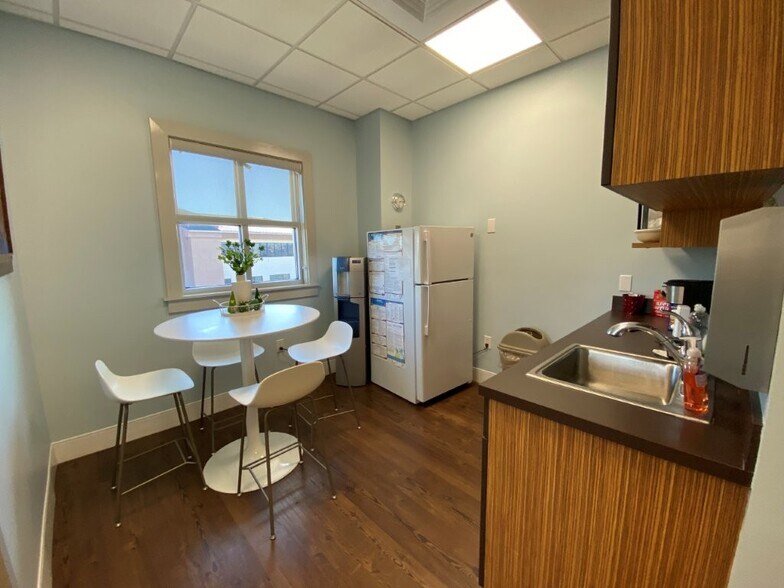 More Photos Of 180 Wingo Way, Mount Pleasant Medical For Lease