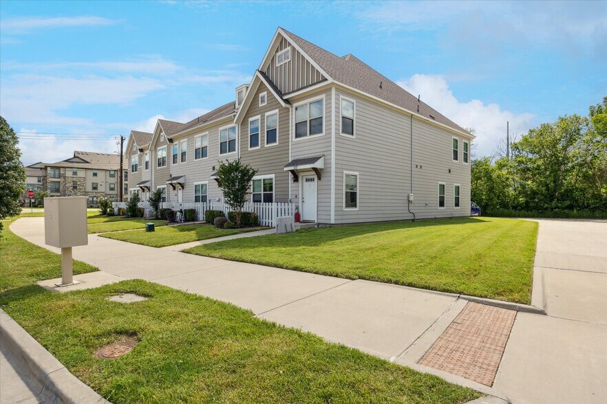 More Photos Of 101 Springtree St, Denton Apartments For Sale