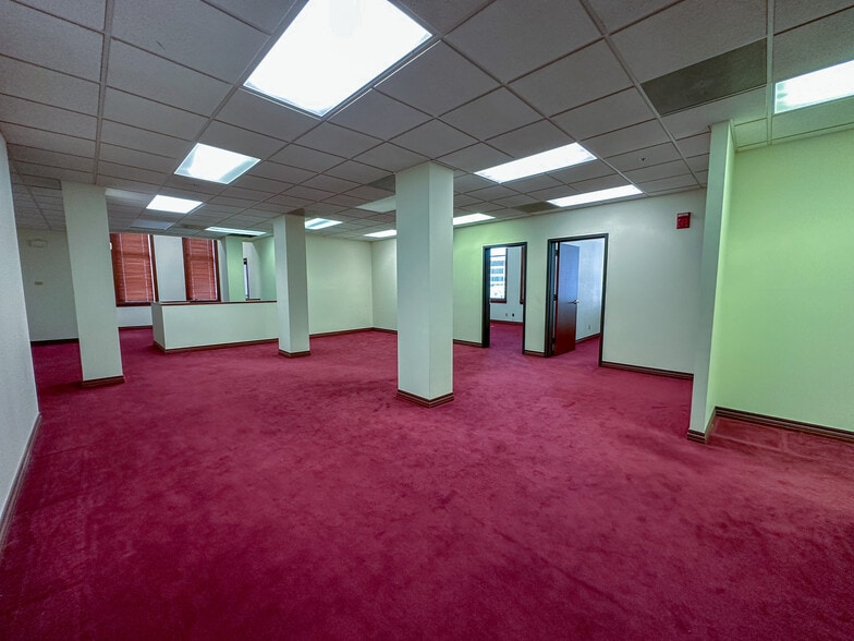 More Photos Of 200 S 6th St, Springfield Office For Lease