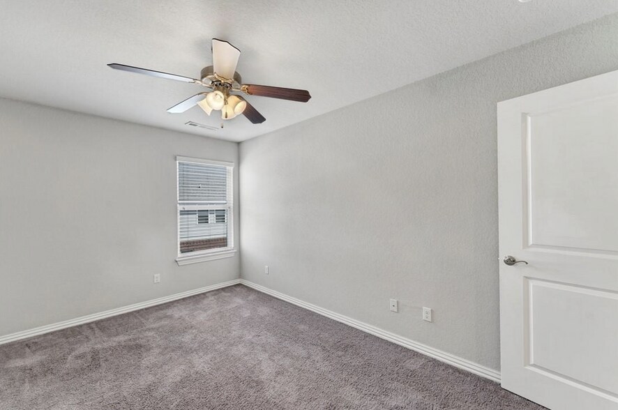 More Photos Of 2755 W Kilimanjaro Way, Rogers Multifamily For Sale