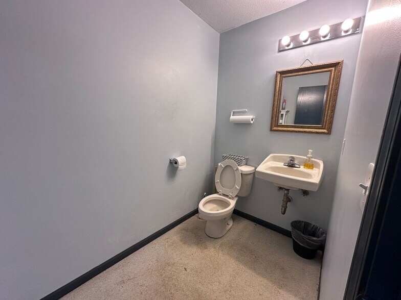 More Photos Of 3160 Continental Dr, Traverse City Warehouse For Sale