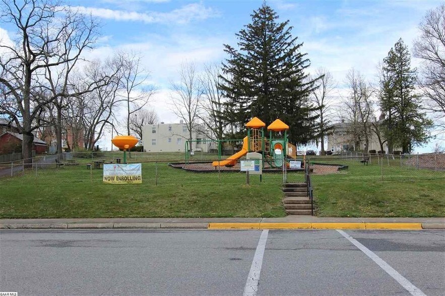 More Photos Of 800-812 W Main St, Waynesboro Land For Sale