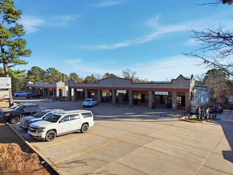 More Photos Of 3022 E Van Buren, Eureka Springs Storefront For Lease
