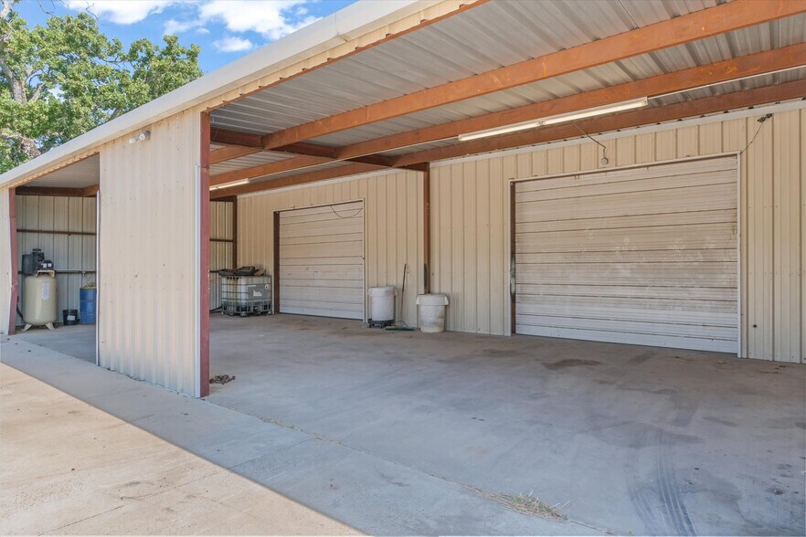 More Photos Of 10015 FM 751, Quinlan Flex For Sale