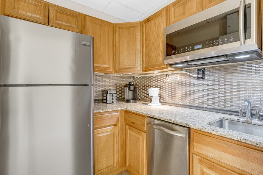 More Photos Of 727 Raritan Rd, Clark Office For Lease