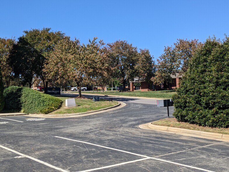 More Photos Of 249 Williamson Rd, Mooresville Medical For Lease