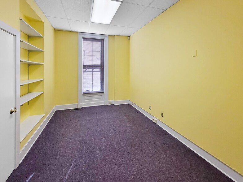 More Photos Of 1730 Madison Rd, Cincinnati Office For Sale
