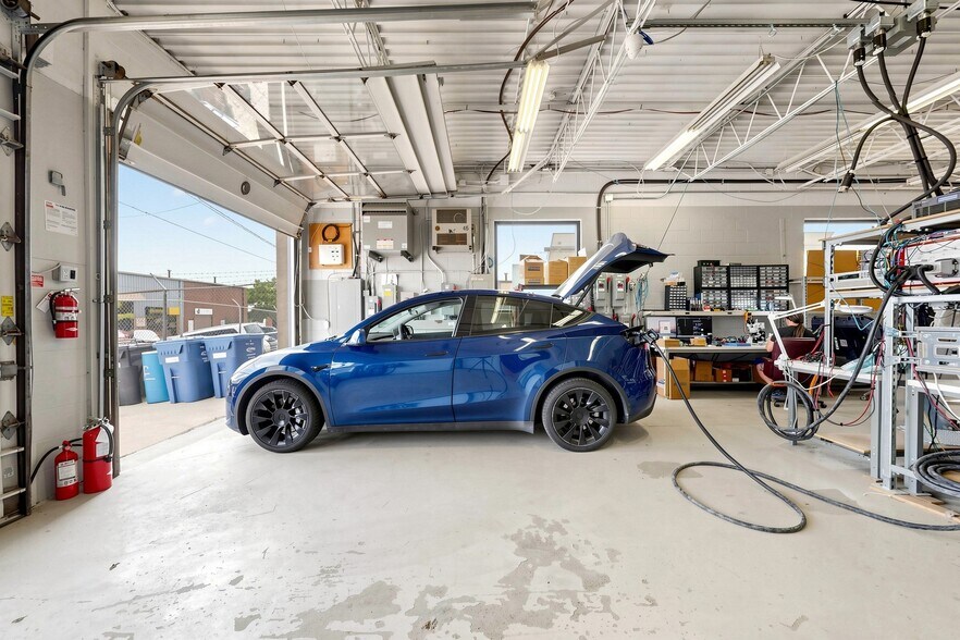 More Photos Of 1502 Speers Rd, Oakville Auto Repair For Lease