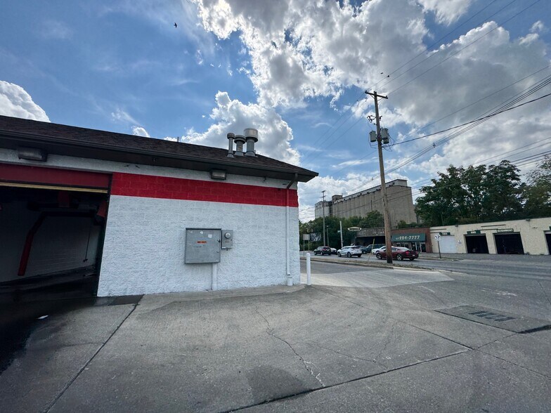 More Photos Of 1940 E Main St, Columbus Carwash For Sale