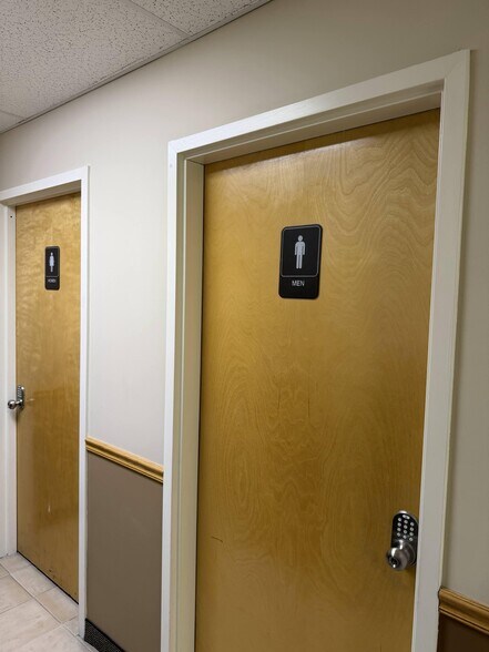More Photos Of 80 Skyline Dr, Plainview Research And Development For Lease