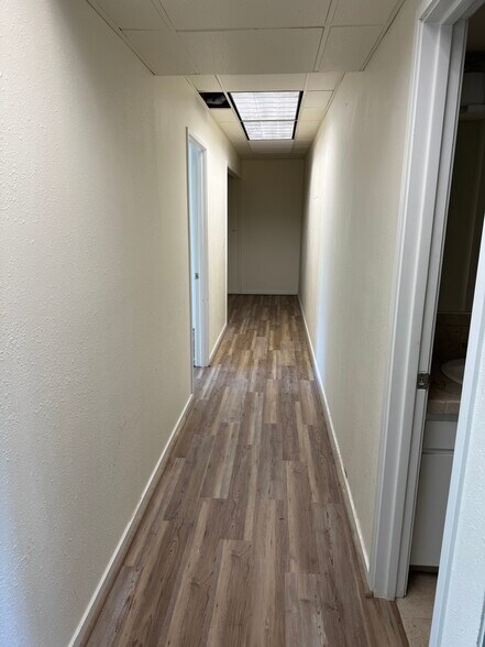 More Photos Of 1990 SE East Devils Lake Rd, Lincoln City Office For Lease