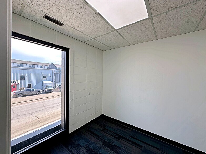 More Photos Of 8127 Fraser Av, Fort McMurray Service For Lease