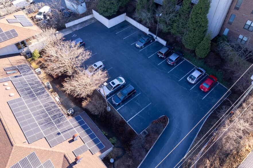 More Photos Of 1140 E Market St, Charlottesville Office For Lease