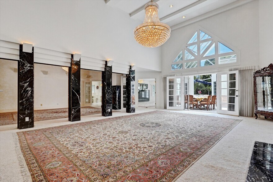 More Photos Of 4623 Hayvenhurst Ave, Encino Apartments For Sale