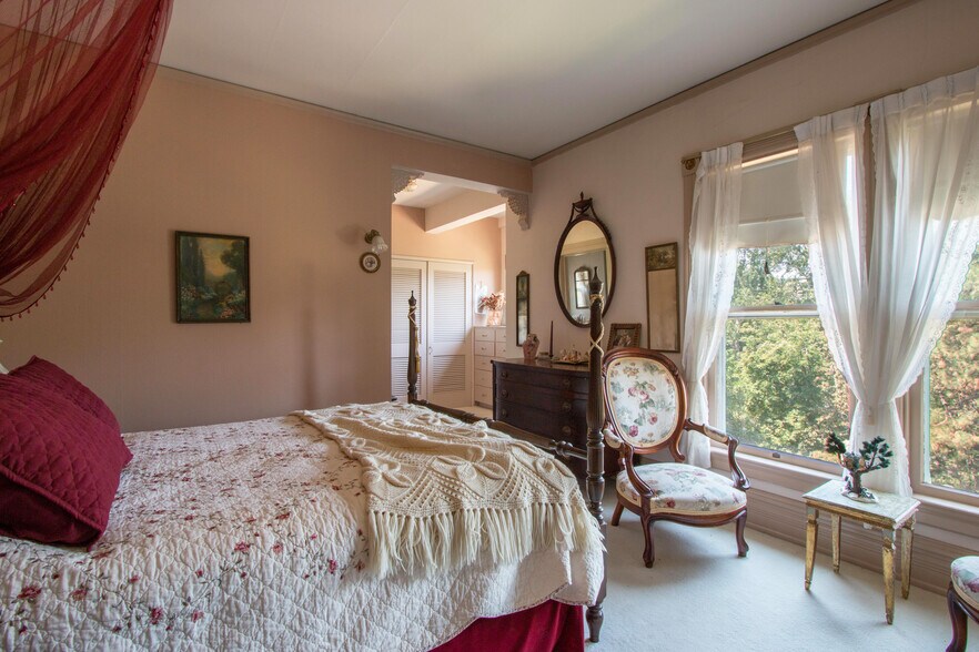 More Photos Of 608 W 6th St, The Dalles Specialty For Sale