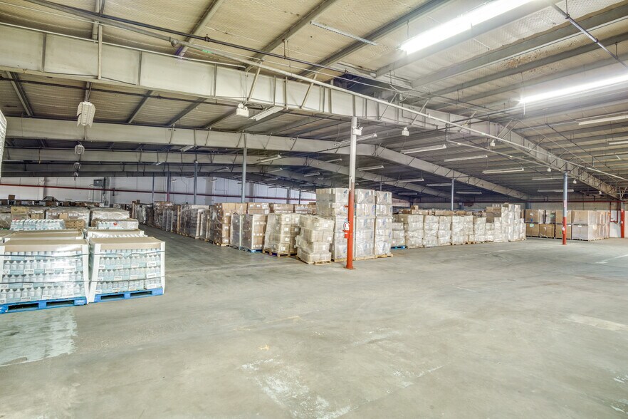 More Photos Of 338 Cliff Dr, Graham Manufacturing For Lease