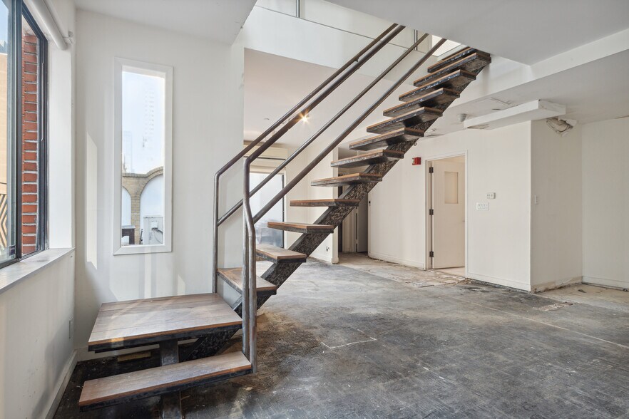 More Photos Of 661 Lexington Ave, New York Office For Sale