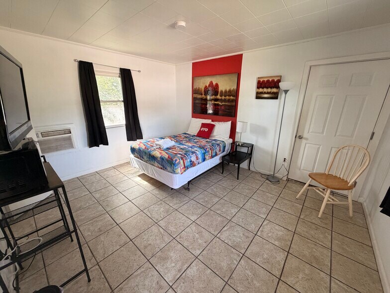 More Photos Of 108 Pearl St, Bedford Hotel For Sale
