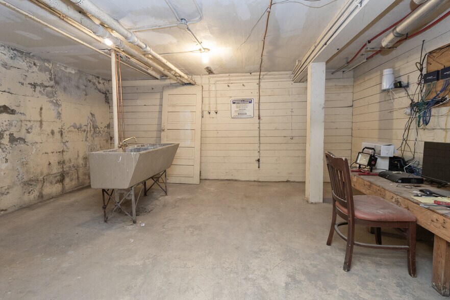 More Photos Of 1321 Payne Ave, Saint Paul Storefront Retail Residential For Sale