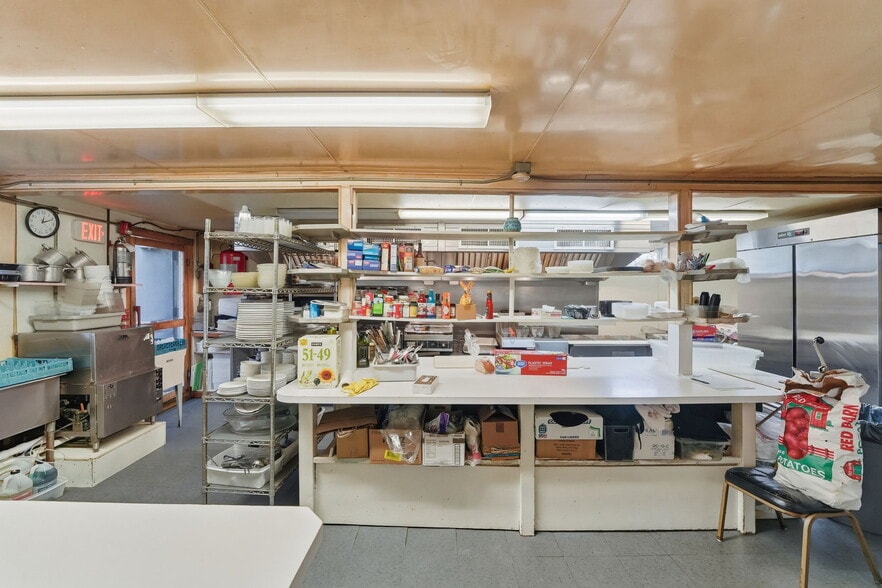 More Photos Of 170 Franklin St, Bristol Restaurant For Sale