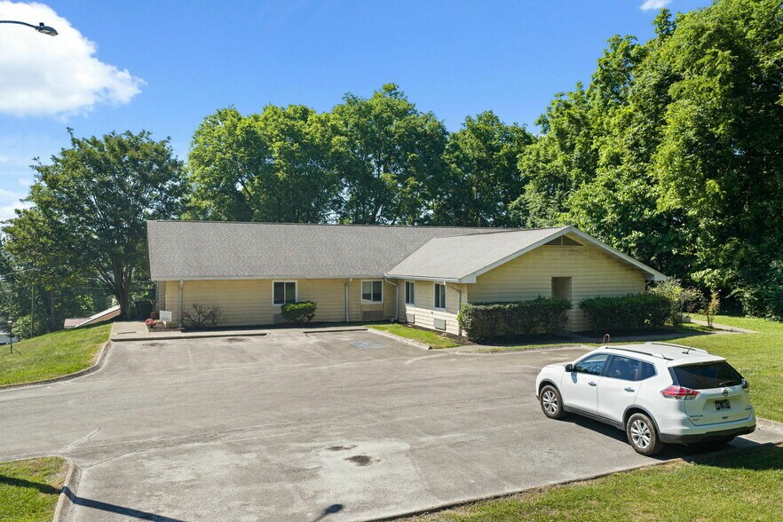 More Photos Of 825 Donna St, Morristown Apartments For Sale