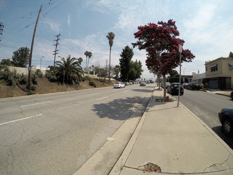 More Photos Of 3020 Glendale Blvd, Los Angeles Light Distribution For Lease