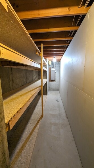 More Photos Of 1276 W Winneconne Ave, Neenah Storefront For Sale