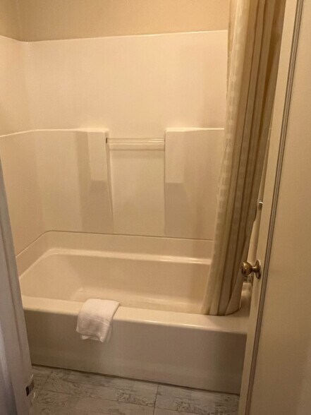 More Photos Of 550 S Auburn St, Colfax Hotel For Sale