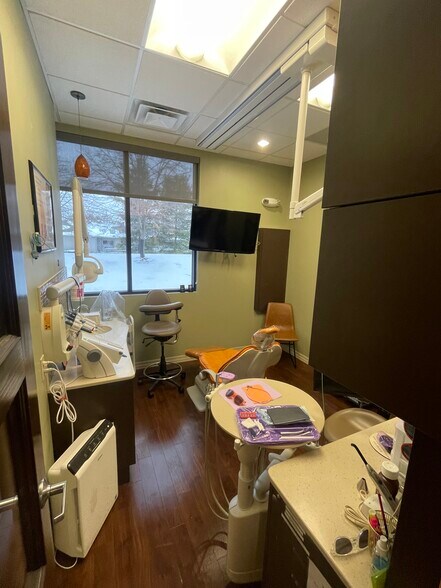 More Photos Of 10212-10214 Sawmill Pky, Powell Office For Sale