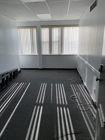 More Photos Of 350 Northern Blvd, Great Neck Office For Lease