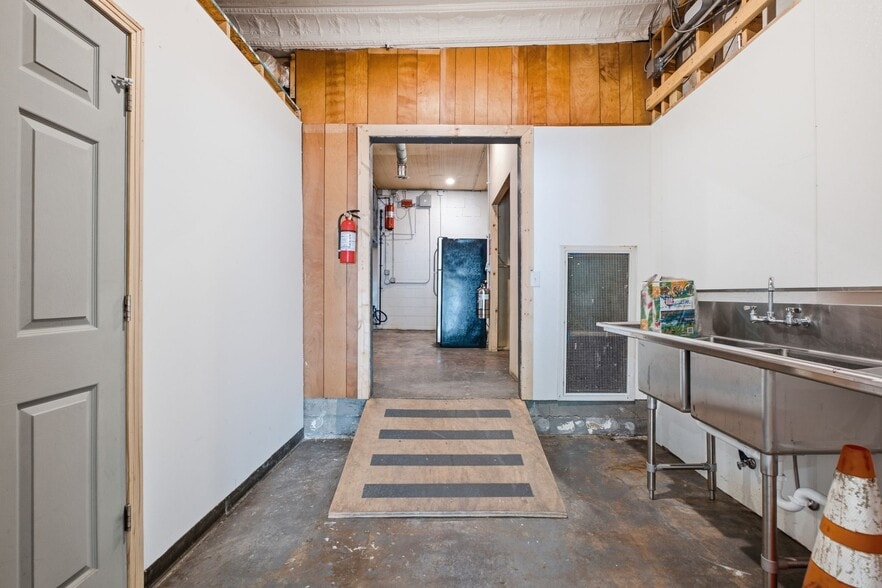 More Photos Of 1029 Park St, Westmoreland Storefront Retail Office For Sale