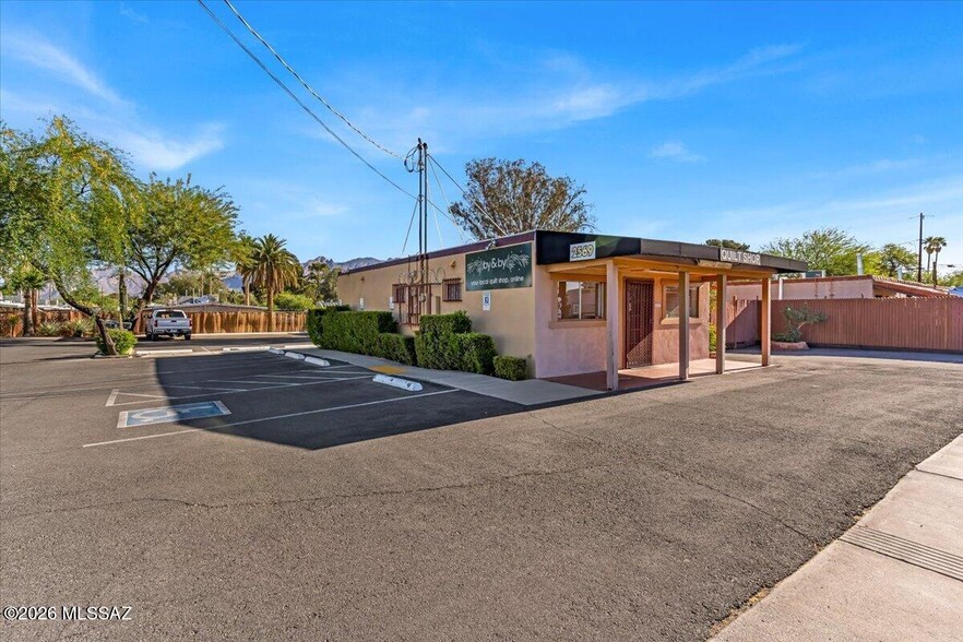 More Photos Of 2561-2563 E Fort Lowell Rd, Tucson Freestanding For Sale