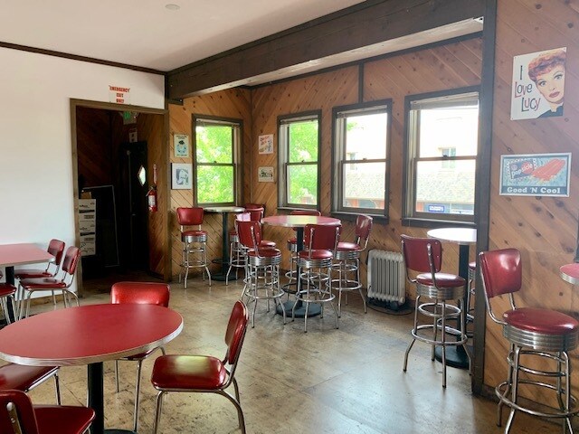 More Photos Of 415 N Mount Shasta Blvd, Mount Shasta Restaurant For Sale