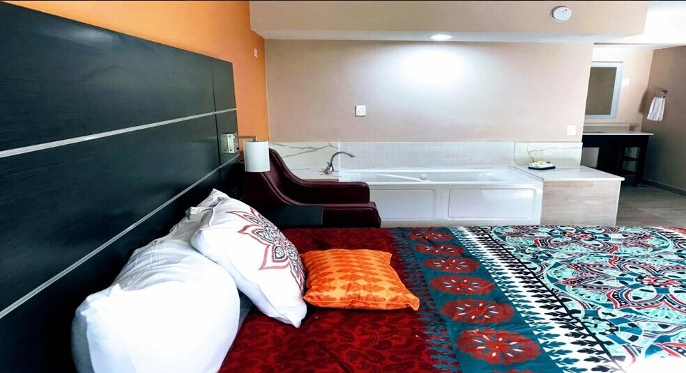 More Photos Of 1320 Cleveland St, Clearwater Hotel For Sale