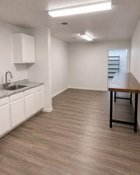 More Photos Of 2606 W Marshall Dr, Grand Prairie Warehouse For Lease