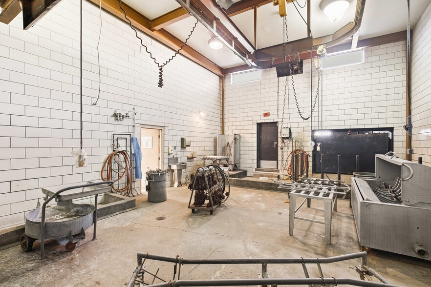 More Photos Of 1908 Water Level Rd, Somerset Specialty For Sale