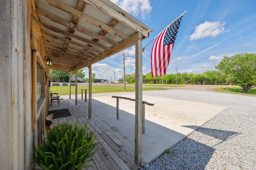 More Photos Of 2598 Tennessee Ave N, Parsons Storefront For Sale