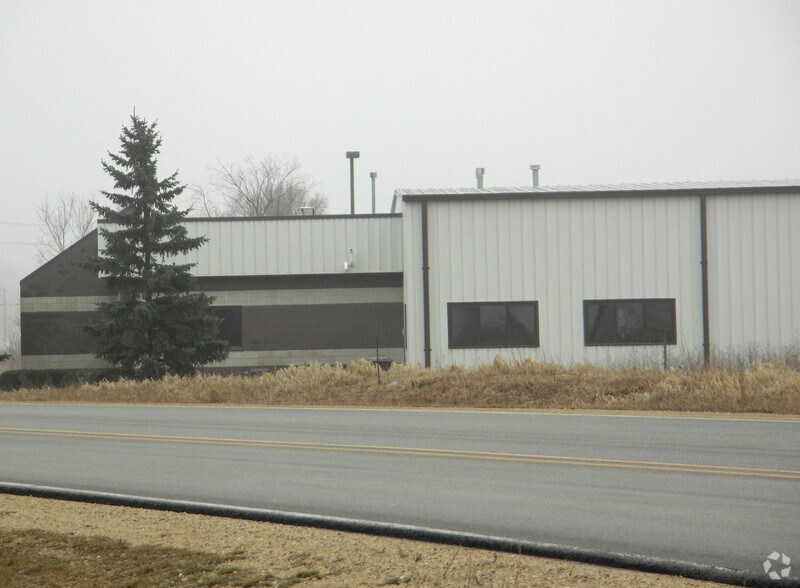 More Photos Of 9620 Forest Hills Rd, Machesney Park Light Manufacturing For Sale