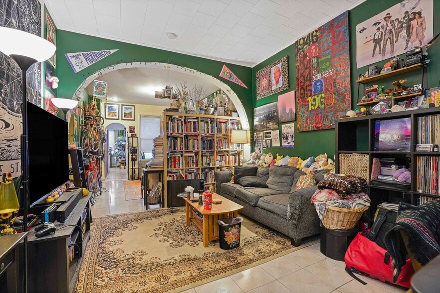 More Photos Of 1920 Palmetto St, Ridgewood Dormitory For Sale