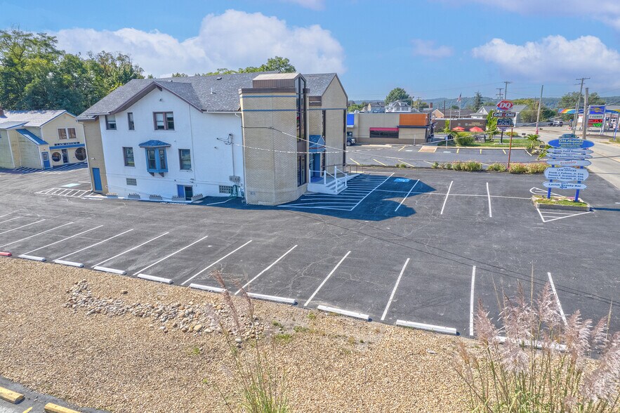 More Photos Of 2120 Freeport Rd, New Kensington Office For Lease