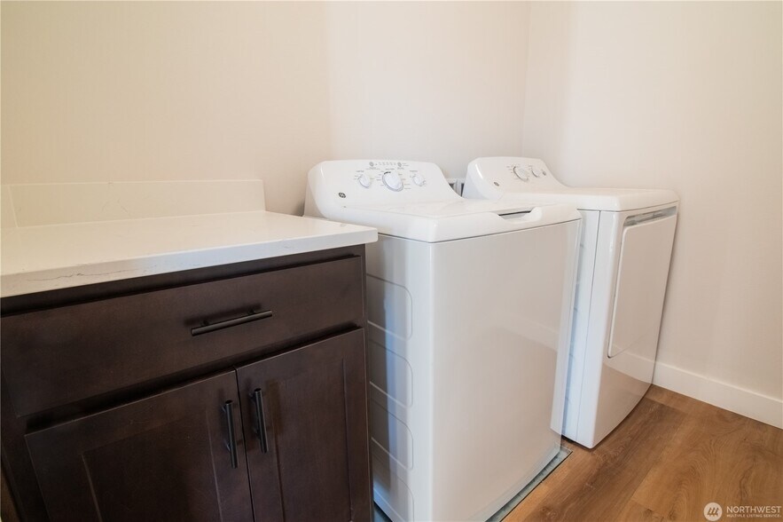 More Photos Of 529 Colton Ln, Everson Apartments For Sale